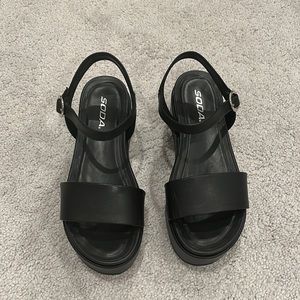 Soda Flatform Black Sandals